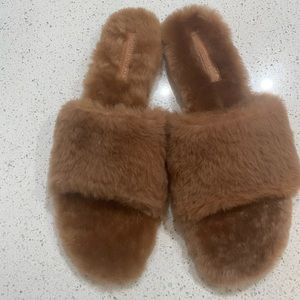 Tony Bianco Australia Slip on Slippers Women’s Shoes Size 10 Huski Tan Teddy